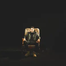 Dengarkan JAY, tonton video musik, baca bio, lihat tanggal tur & lainnya!