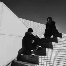 Posłuchaj wykonawcy Kalk, obejrzyj teledyski, przeczytaj biografię, zobacz daty tras koncertowych i nie tylko!