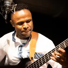 Écoutez Gabriel Mbanda, regardez des vidéoclips, lisez la biographie, consultez les dates de tournée et plus encore !