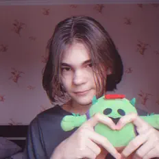 Posłuchaj wykonawcy Cmittiti, obejrzyj teledyski, przeczytaj biografię, zobacz daty tras koncertowych i nie tylko!