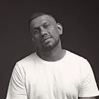 Escucha a undefined, mira vídeos musicales, lee la biografía, consulta fechas de giras y mucho más.