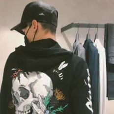 Xaleを聴いたり、ミュージックビデオを鑑賞したり、経歴やツアー日程などを確認したりしましょう！