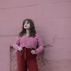Poslechněte si interpreta Emily Adams, sledujte hudební videa, přečtěte si životopis, podívejte se na data turné a další informace.