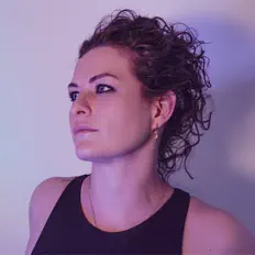 聆聽 Lauren L'aimant、觀看音樂影片、閱讀小傳、查看巡演日期等！