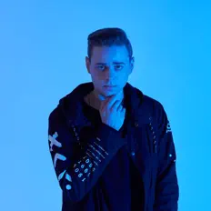 聆聽 KVSS、觀看音樂影片、閱讀小傳、查看巡演日期等！