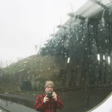 聆聽 ghostmarket、觀看音樂影片、閱讀小傳、查看巡演日期等！