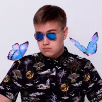 Poslechněte si interpreta undefined, sledujte hudební videa, přečtěte si životopis, podívejte se na data turné a další informace.