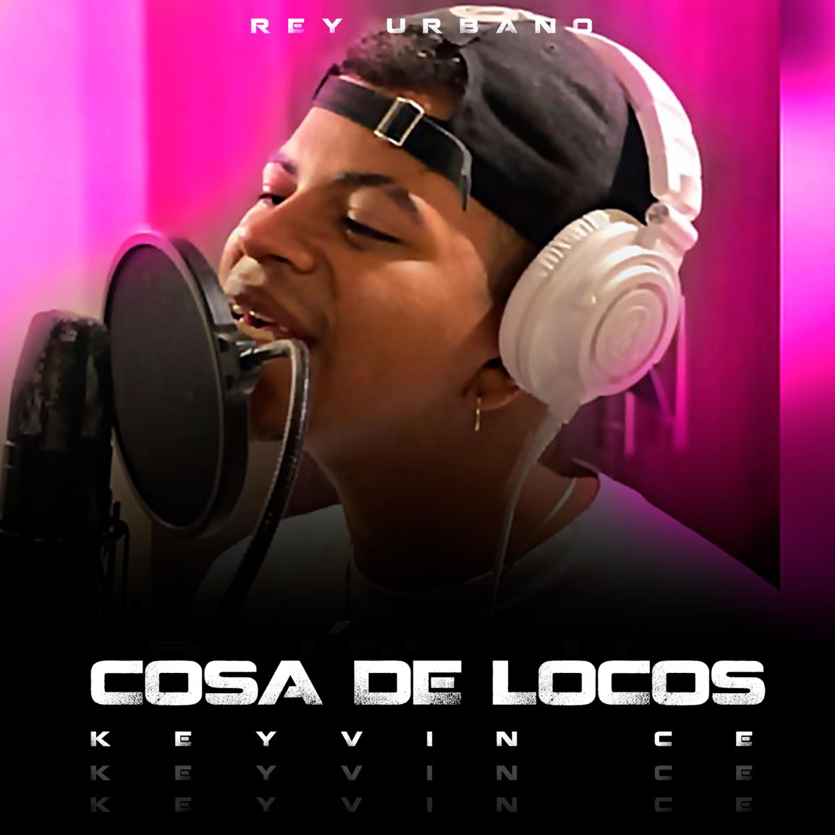 Cosa De Locos (feat. Keyvin Ce & Rey Urbano) - Single” álbum de Seven  Productions Inc en Apple Music