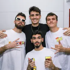 DH8 dinle, müzik videolarını izle, biyografisini oku, tur tarihlerini ve daha fazlasını gör!