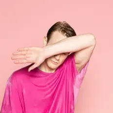 Ascolta no romeo, guarda video musicali, leggi la biografia, vedi le date del tour & altro!