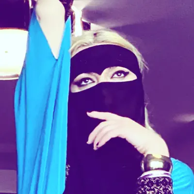 Listen to Scarlett la Queen, watch music videos, read bio, see tour dates & more!