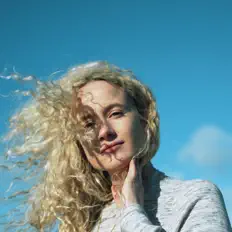 Posłuchaj wykonawcy Jenny Plant, obejrzyj teledyski, przeczytaj biografię, zobacz daty tras koncertowych i nie tylko!