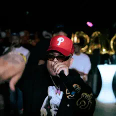 Hör dir Ceeazz an, schau dir Musikvideos an, lies die Biografie, finde Tourdaten und mehr!