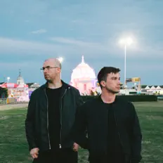 Ascolta Neon City, guarda video musicali, leggi la biografia, vedi le date del tour & altro!
