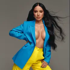 Alina Tim सुनें, म्यूज़िक वीडियो देखें, बायो पढ़ें, दौरे की तारीखें और बहुत कुछ देखें!