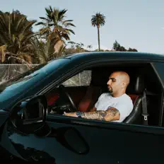 聆聽 Keea、觀看音樂影片、閱讀小傳、查看巡演日期等！