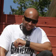 Listen to Southern Com4rt, watch music videos, read bio, see tour dates & more!