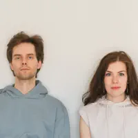 Luister naar undefined, bekijk muziekvideo's, lees de bio, bekijk de tourdata, en meer!