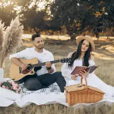 Posłuchaj wykonawcy GRACE FAMILY BAND, obejrzyj teledyski, przeczytaj biografię, zobacz daty tras koncertowych i nie tylko!