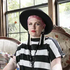 Listen to Anna Laura Quinn, watch music videos, read bio, see tour dates & more!