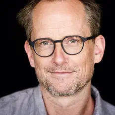 Texを聴いたり、ミュージックビデオを鑑賞したり、経歴やツアー日程などを確認したりしましょう！