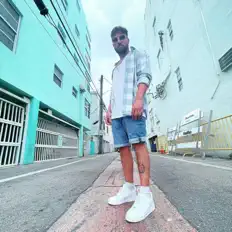 Luister naar Ty-Q, bekijk muziekvideo's, lees de bio, bekijk de tourdata, en meer!