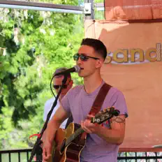 聆聽 Sam Henry Band、觀看音樂影片、閱讀小傳、查看巡演日期等！