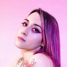 Ouça Frida K, assista a videoclipes, leia a biografia, veja as datas das turnês e mais!