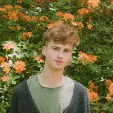 聆聽 Keyboard Dog、觀看音樂影片、閱讀小傳、查看巡演日期等！