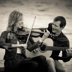 Ακούστε περιεχόμενο από Emilis, παρακολουθήστε μουσικά βίντεο, διαβάστε το βιογραφικό, δείτε ημερομηνίες περιοδείας, και πολλά ακόμη!