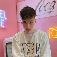 Poslechněte si interpreta iibigboii, sledujte hudební videa, přečtěte si životopis, podívejte se na data turné a další informace.