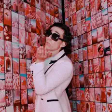 聆聽 Nic Howell、觀看音樂影片、閱讀小傳、查看巡演日期等！