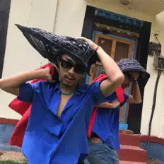 Sayn Soloを聴いたり、ミュージックビデオを鑑賞したり、経歴やツアー日程などを確認したりしましょう！