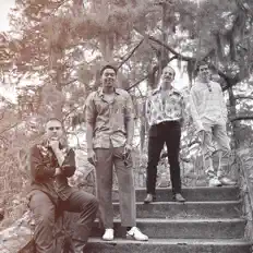 Dengarkan The Jinks, tonton video musik, baca bio, lihat tanggal tur & lainnya!