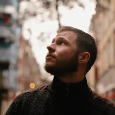 Dengarkan João Flores, tonton video musik, baca bio, lihat tanggal tur & lainnya!