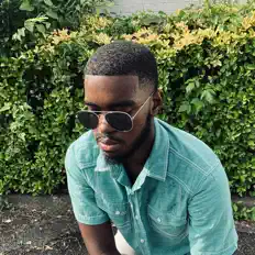 Joshua David dinle, müzik videolarını izle, biyografisini oku, tur tarihlerini ve daha fazlasını gör!