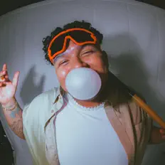 Ouve Danny Cisco, vê vídeos de música, lê a biografia, vê as datas da digressão e muito mais!