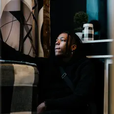 聆聽 Cream the Model、觀看音樂影片、閱讀小傳、查看巡演日期等！