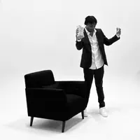 聆聽 undefined、觀看音樂影片、閱讀小傳、查看巡演日期等！