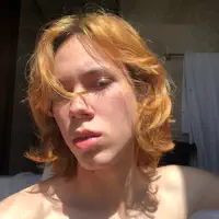 聆聽 undefined、觀看音樂影片、閱讀小傳、查看巡演日期等！