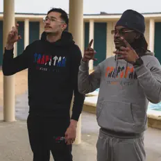 Escucha a Rocket, mira vídeos musicales, lee la biografía, consulta fechas de giras y mucho más.