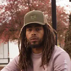 Ouve Patches, vê vídeos de música, lê a biografia, vê as datas da digressão e muito mais!