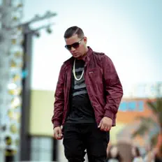 Escucha a Jadniel la Voz, mira videos musicales, lee su biografía, consulta las fechas de las gira y más.
