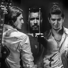 Écoutez Nasla, regardez des vidéoclips, lisez la biographie, consultez les dates de tournée et plus encore !