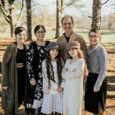 聆聽 The Mullett Family、觀看音樂影片、閱讀小傳、查看巡演日期等！