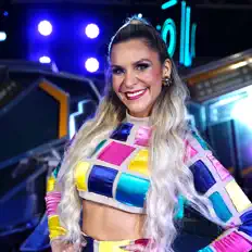 Jhenyfer Lira सुनें, म्यूज़िक वीडियो देखें, बायो पढ़ें, दौरे की तारीखें और बहुत कुछ देखें!