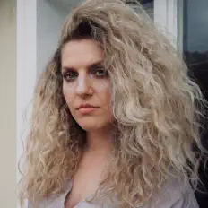 Ouve NORINA, vê vídeos de música, lê a biografia, vê as datas da digressão e muito mais!