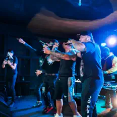 收听 New Wave、观看音乐视频、阅读小传、查看巡演日期等 ！