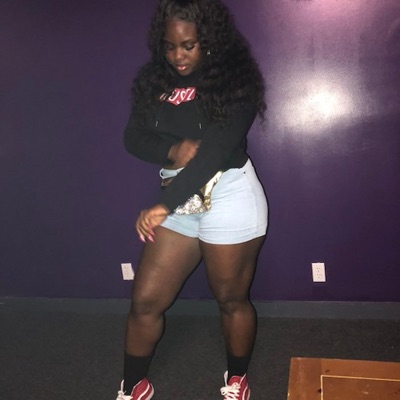 VickeeLo - Pussy Battle