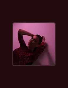 Hör dir Julia Fatal an, schau dir Musikvideos an, lies die Biografie, finde Tourdaten und mehr!